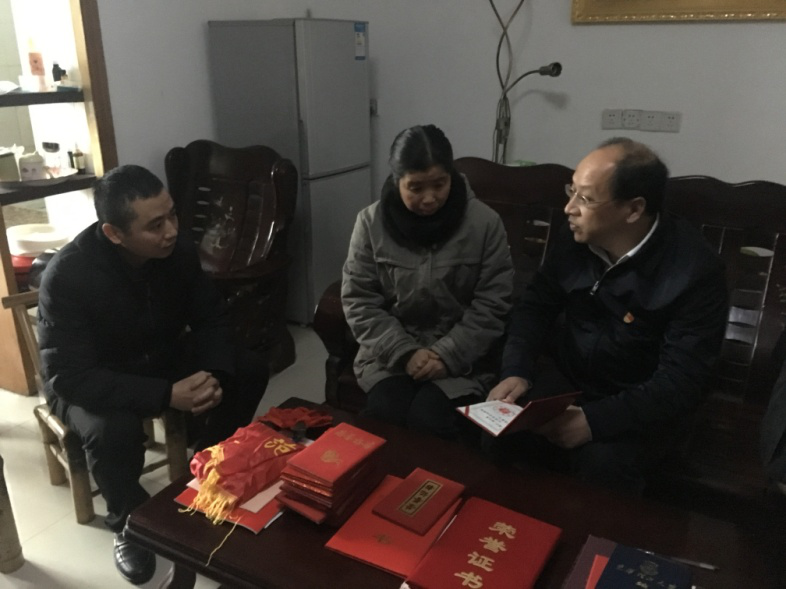 江西長運領(lǐng)導看望慰問胡學發(fā)同志家屬