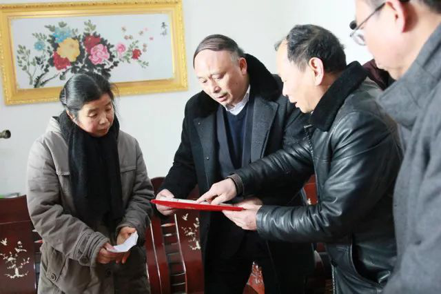 向他致敬！倒在扶貧攻堅(jiān)一線的工會(huì)好干部胡學(xué)發(fā)