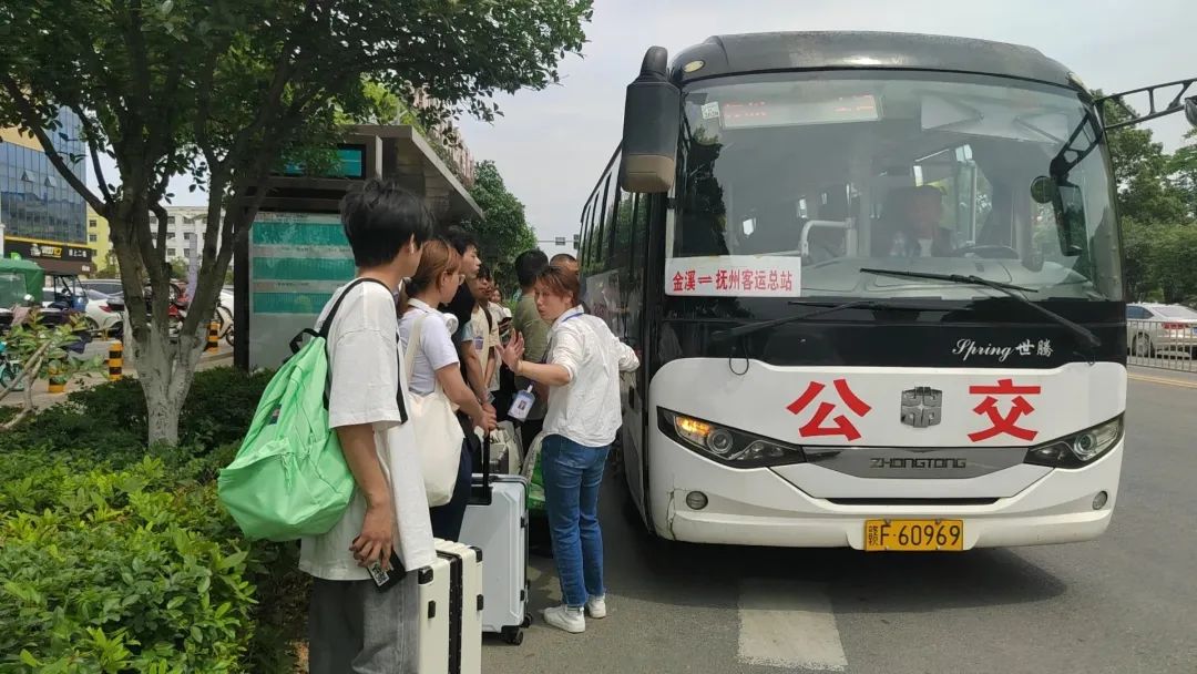 撫州長(zhǎng)運(yùn):要開學(xué)了,“校園直通車”幫你安排妥妥的!