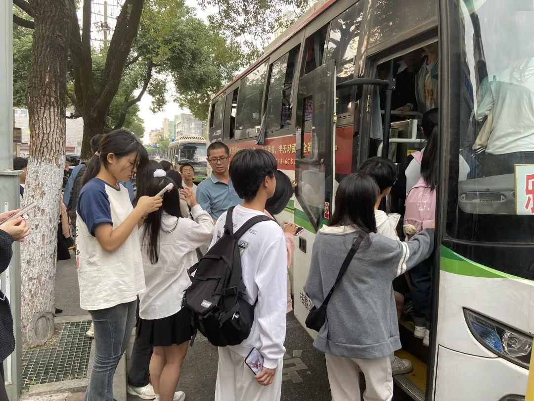 景德鎮(zhèn)長運:多點聯(lián)動 做好周末學生返校運輸工作