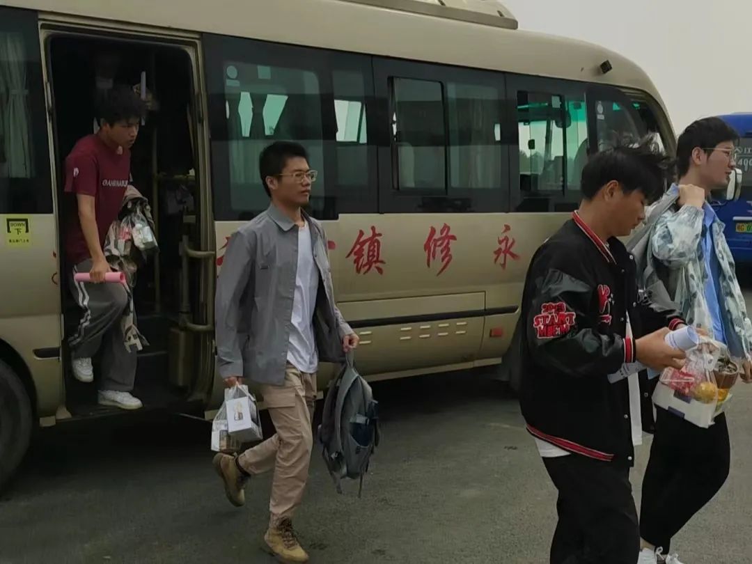 九江長運:圓滿完成機電學院運動會學生轉(zhuǎn)運任務