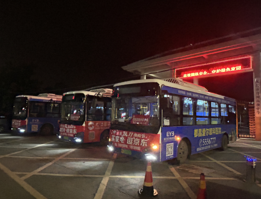 開(kāi)通校園直通車 解決學(xué)生“接送難”問(wèn)題