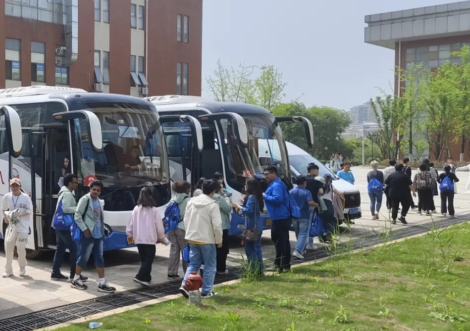 九江長運(yùn):旅游分公司圓滿完成全球青少年模擬世界遺產(chǎn)大會運(yùn)輸保障工作