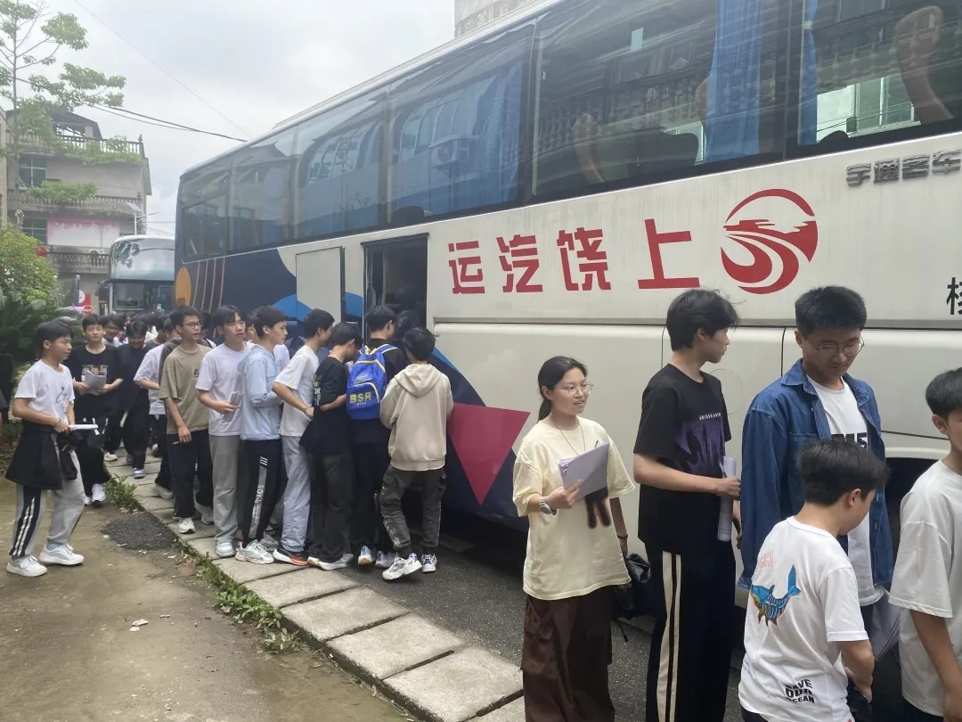 廣豐鎮(zhèn)村公交圓滿(mǎn)完成“助力送考”任務(wù)
