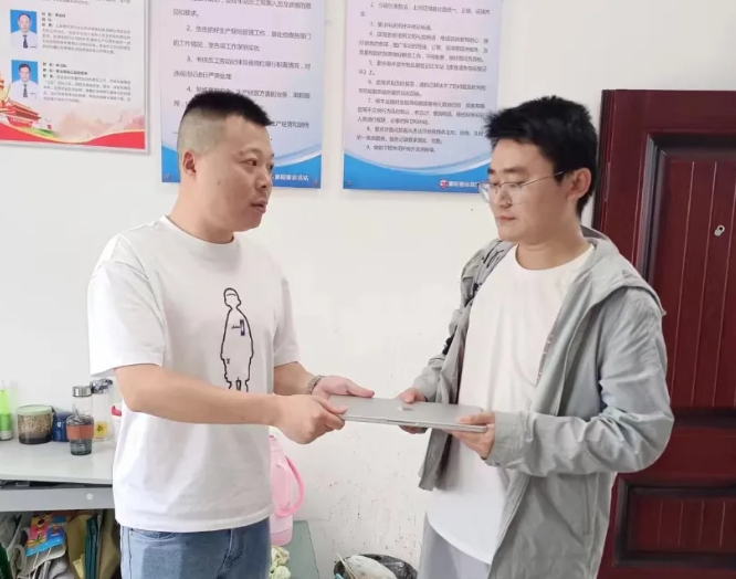 鄱陽(yáng)長(zhǎng)運(yùn):筆記本物歸原主 失主感激不盡