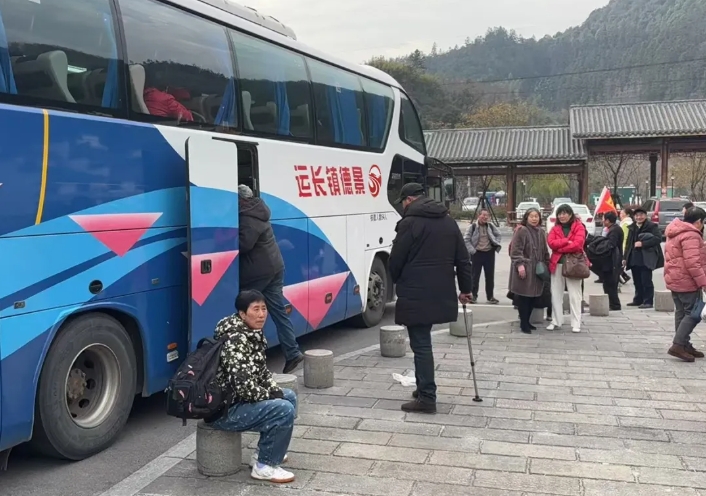 景德鎮(zhèn)長(zhǎng)運(yùn):圓滿完成2025迎新年民俗活動(dòng)運(yùn)輸保障任務(wù)